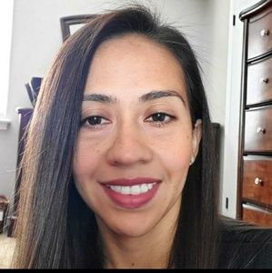 Meet your Posher, Deyanira